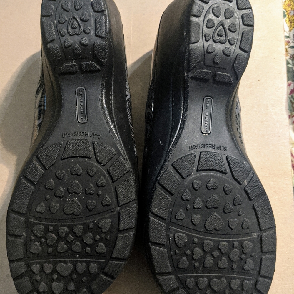 Nursing shoes